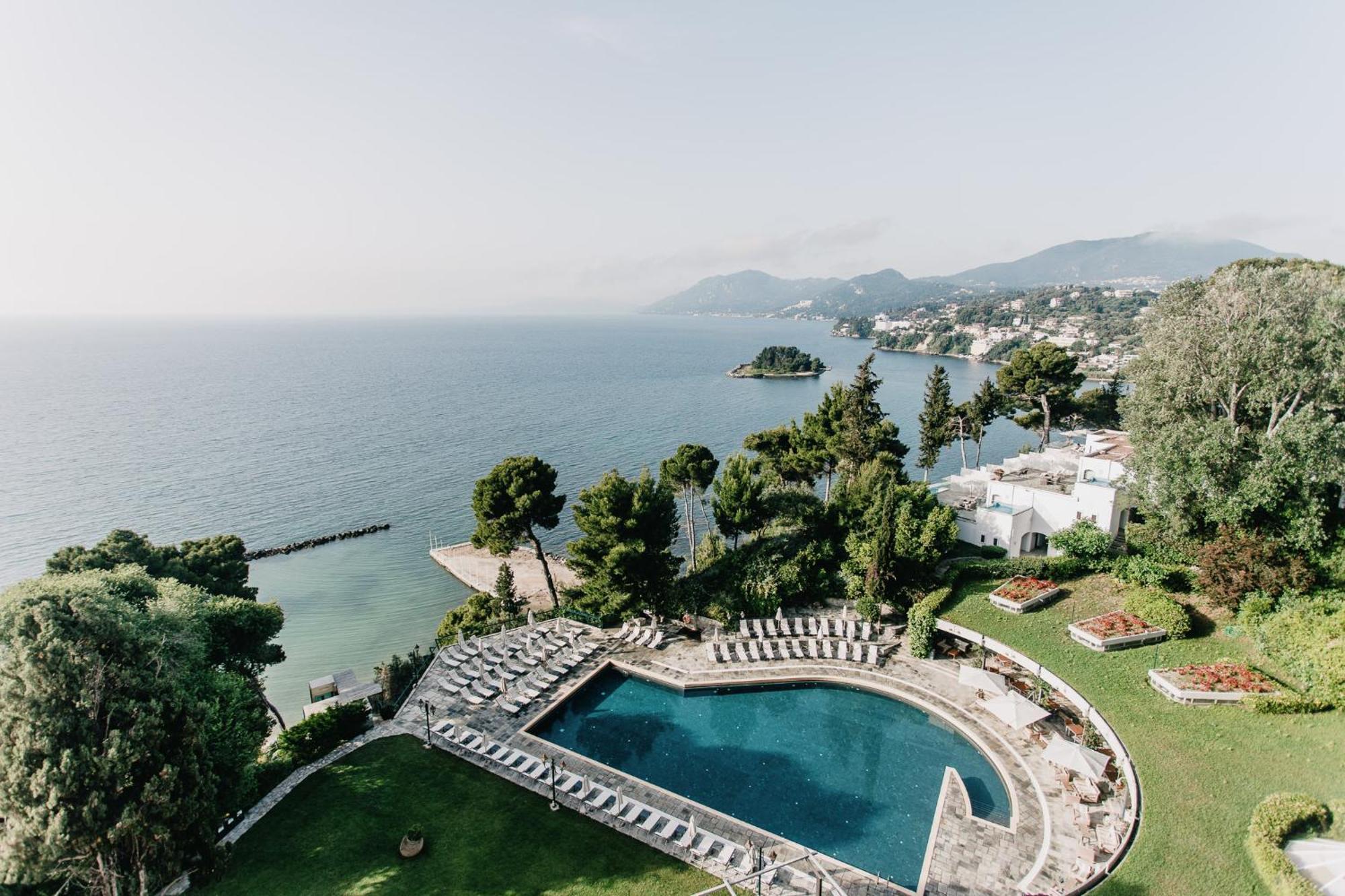 Corfu Holiday Palace Perama  Luaran gambar The swimming pool at the Hotel du Cap-Eden-Roc