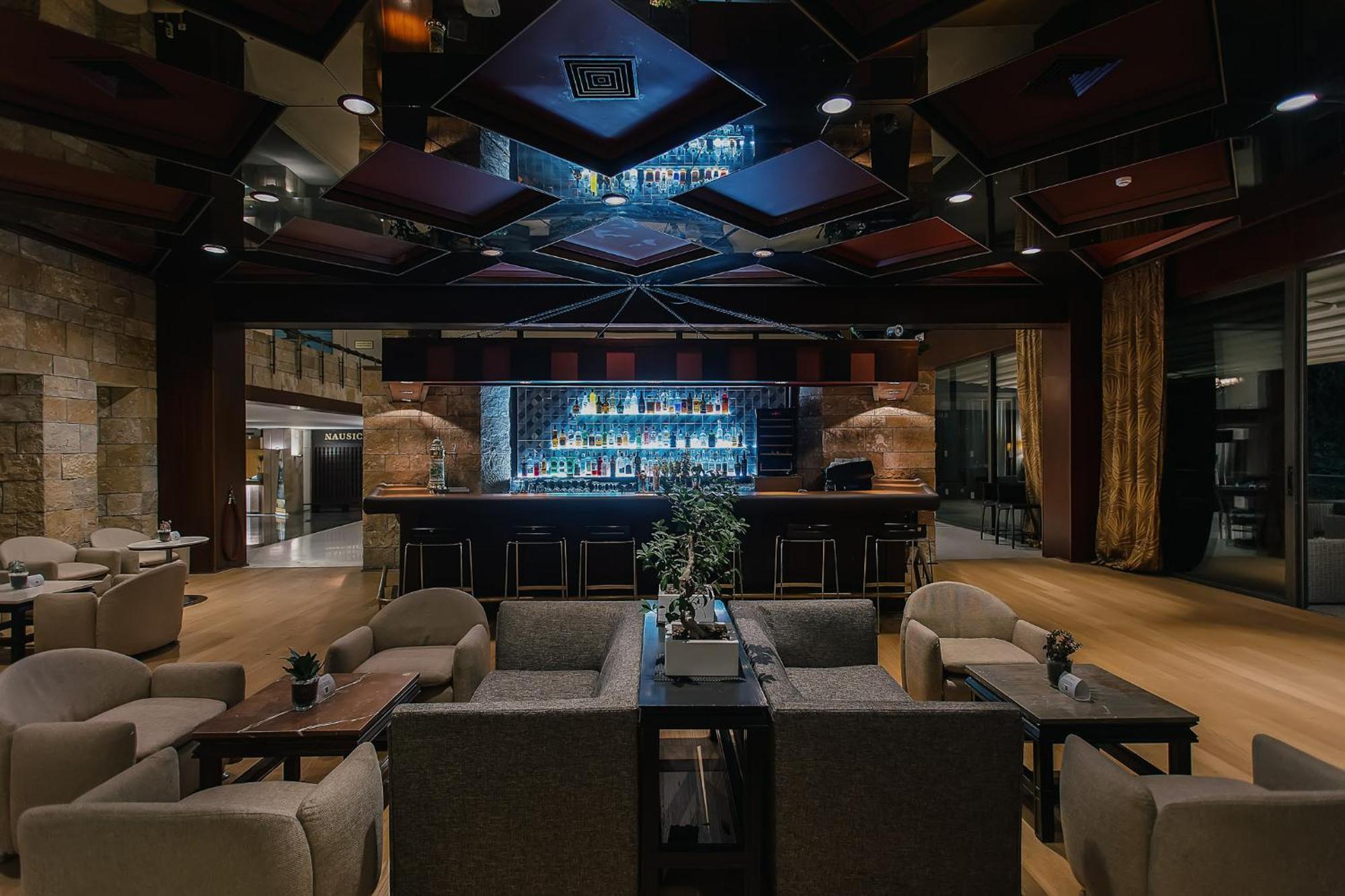 Corfu Holiday Palace Perama  Luaran gambar The bar at the 101 lounge