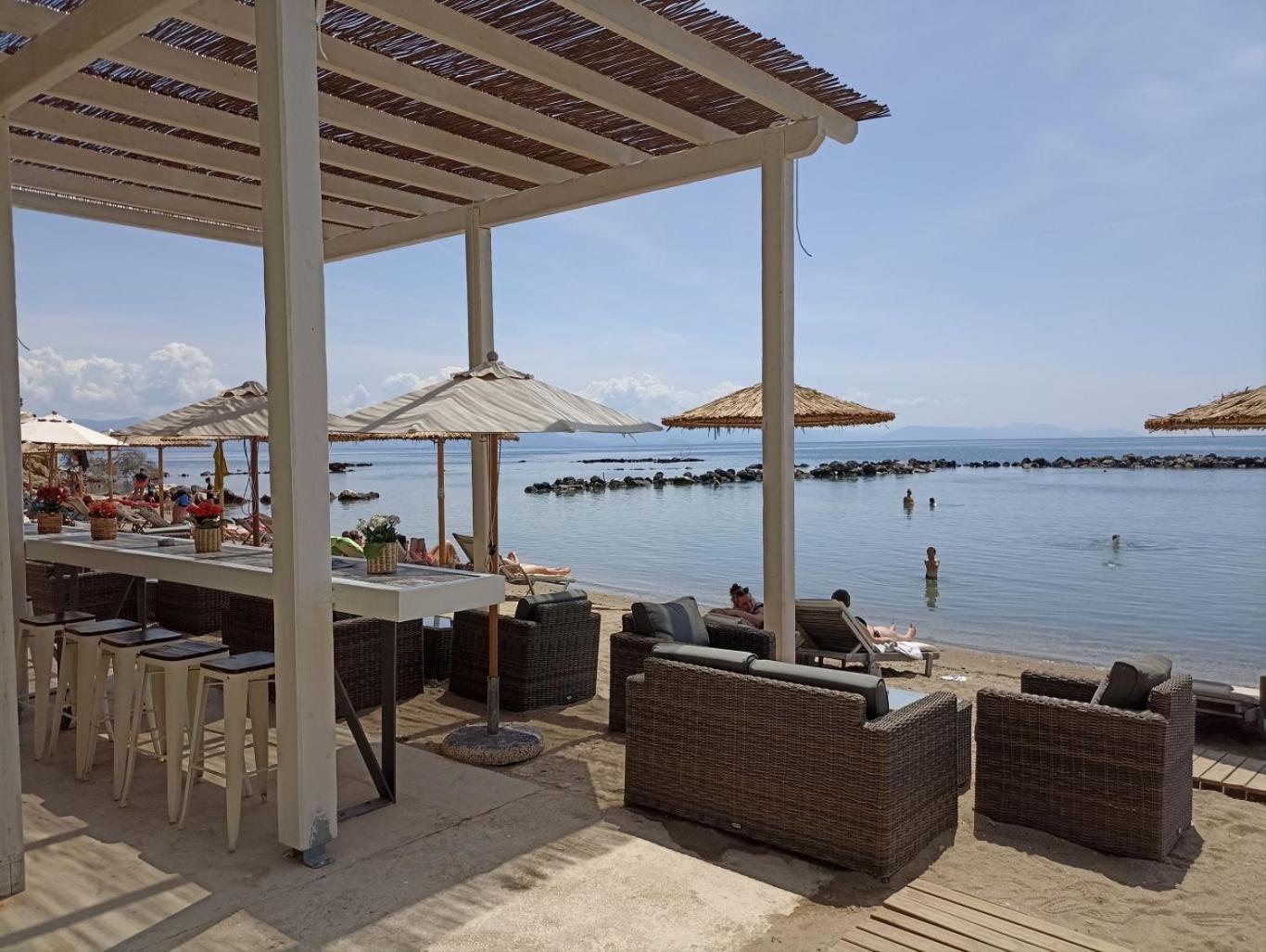 Corfu Holiday Palace Perama  Luaran gambar Beach bar in Crete