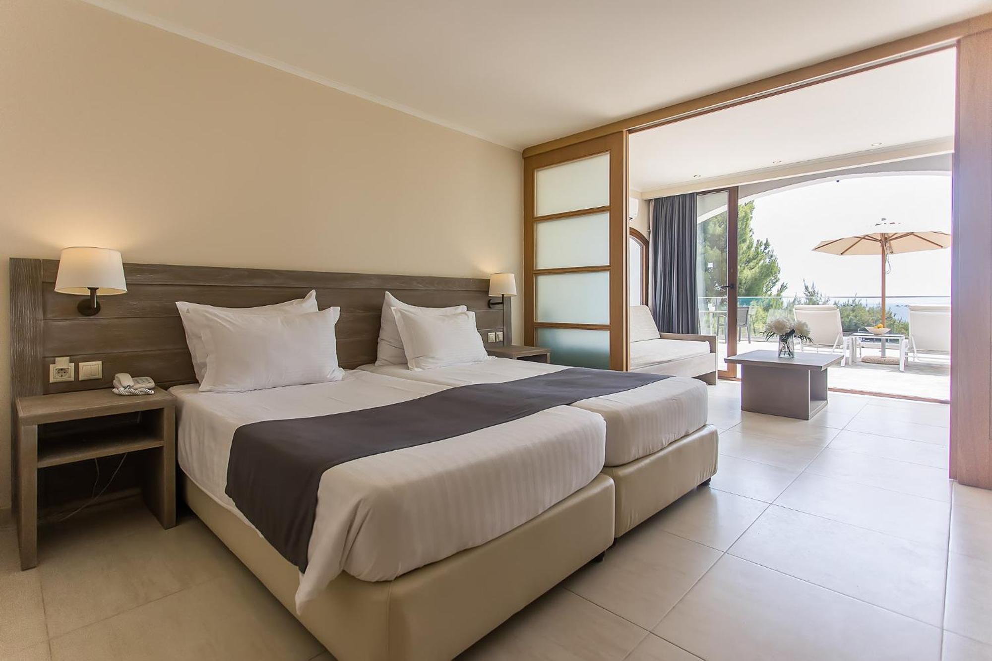 Corfu Holiday Palace Perama  Luaran gambar A room at the hotel