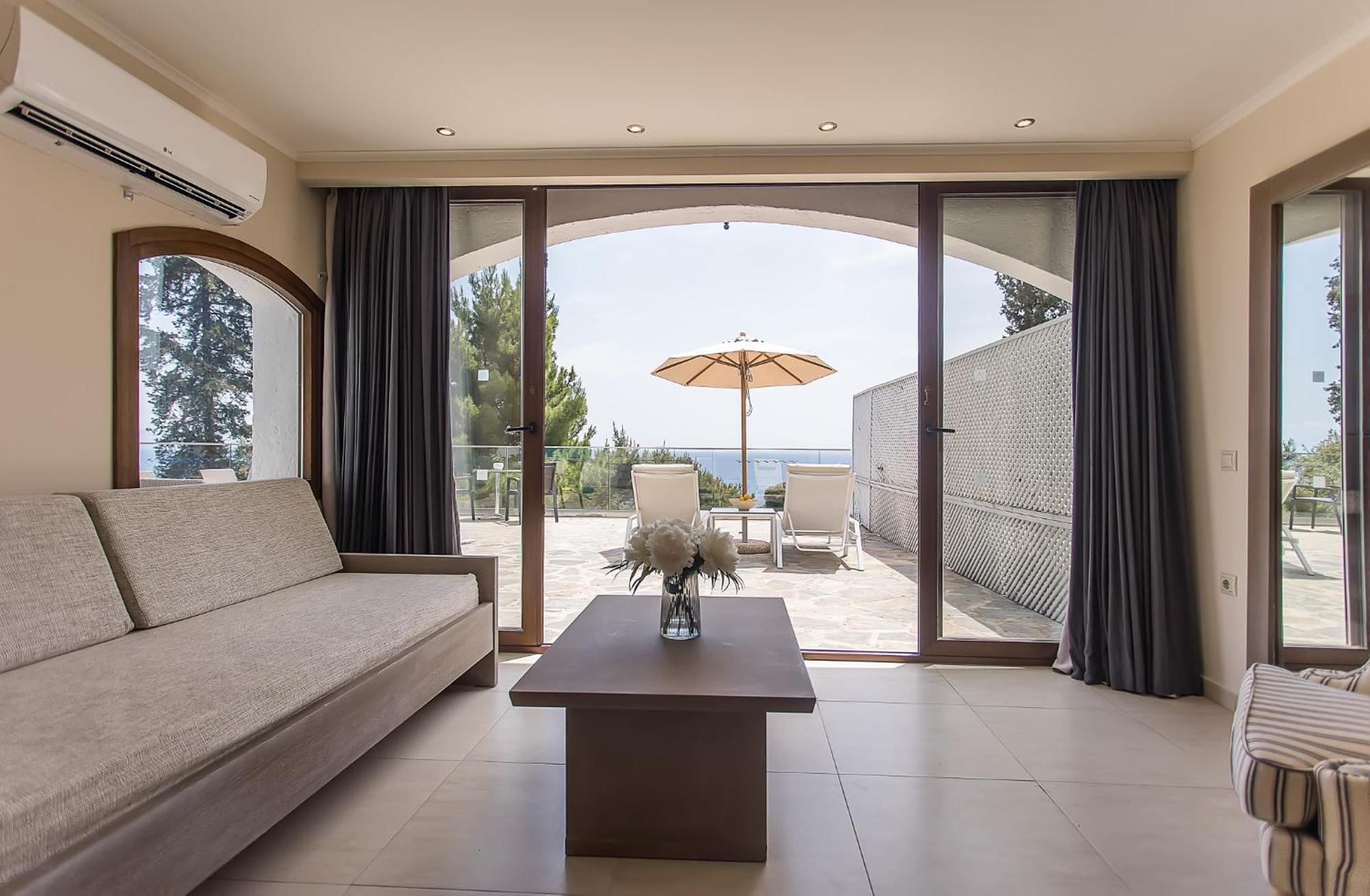 Corfu Holiday Palace Perama  Luaran gambar Interior of a suite at the hotel