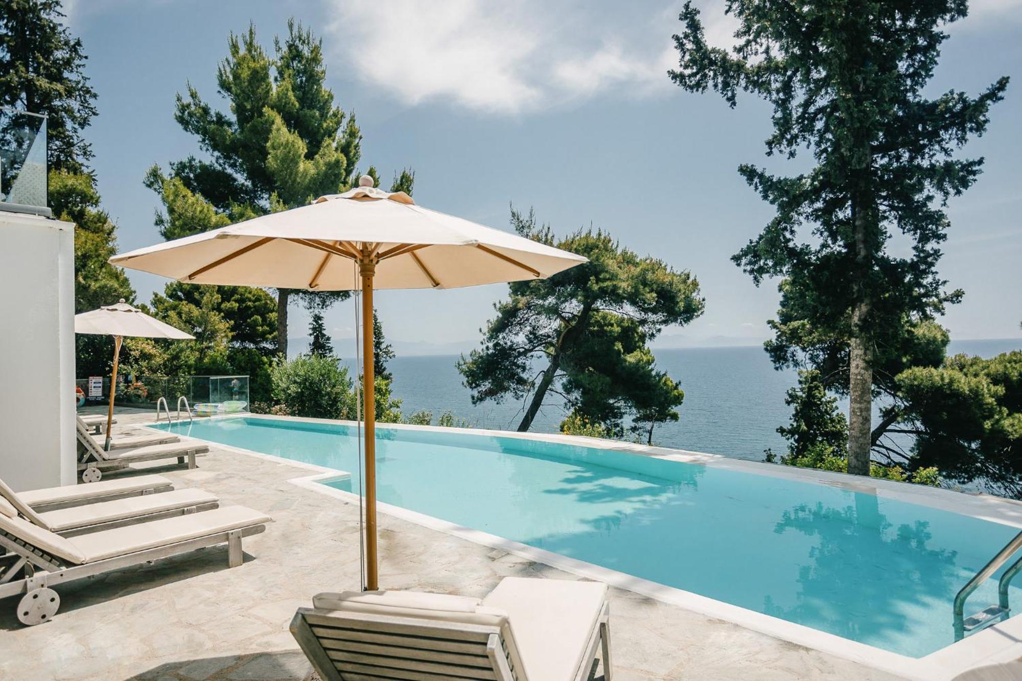 Corfu Holiday Palace Perama  Luaran gambar The pool at the hotel