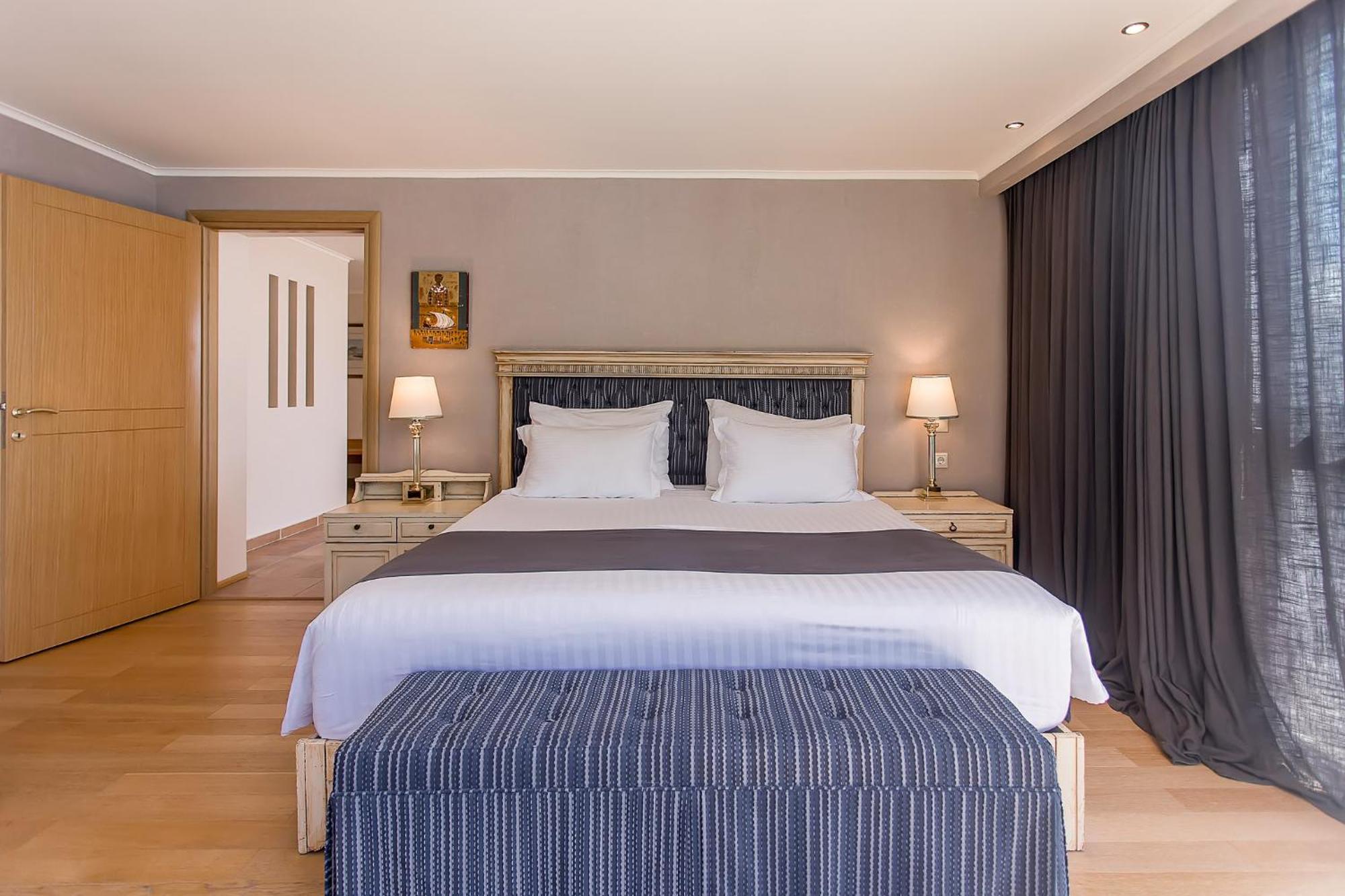 Corfu Holiday Palace Perama  Luaran gambar A bedroom at the hotel