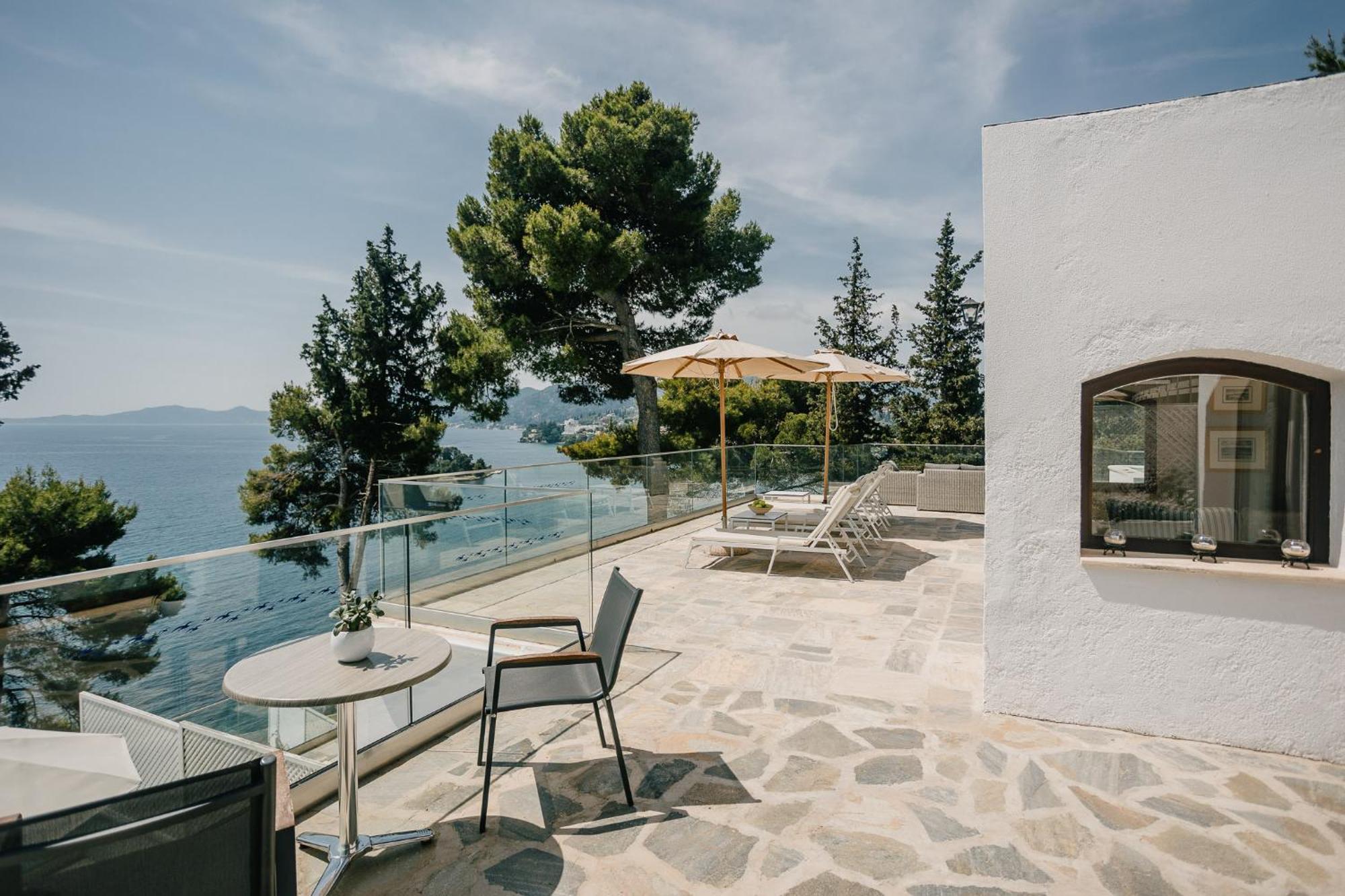 Corfu Holiday Palace Perama  Luaran gambar The hotel's rooftop