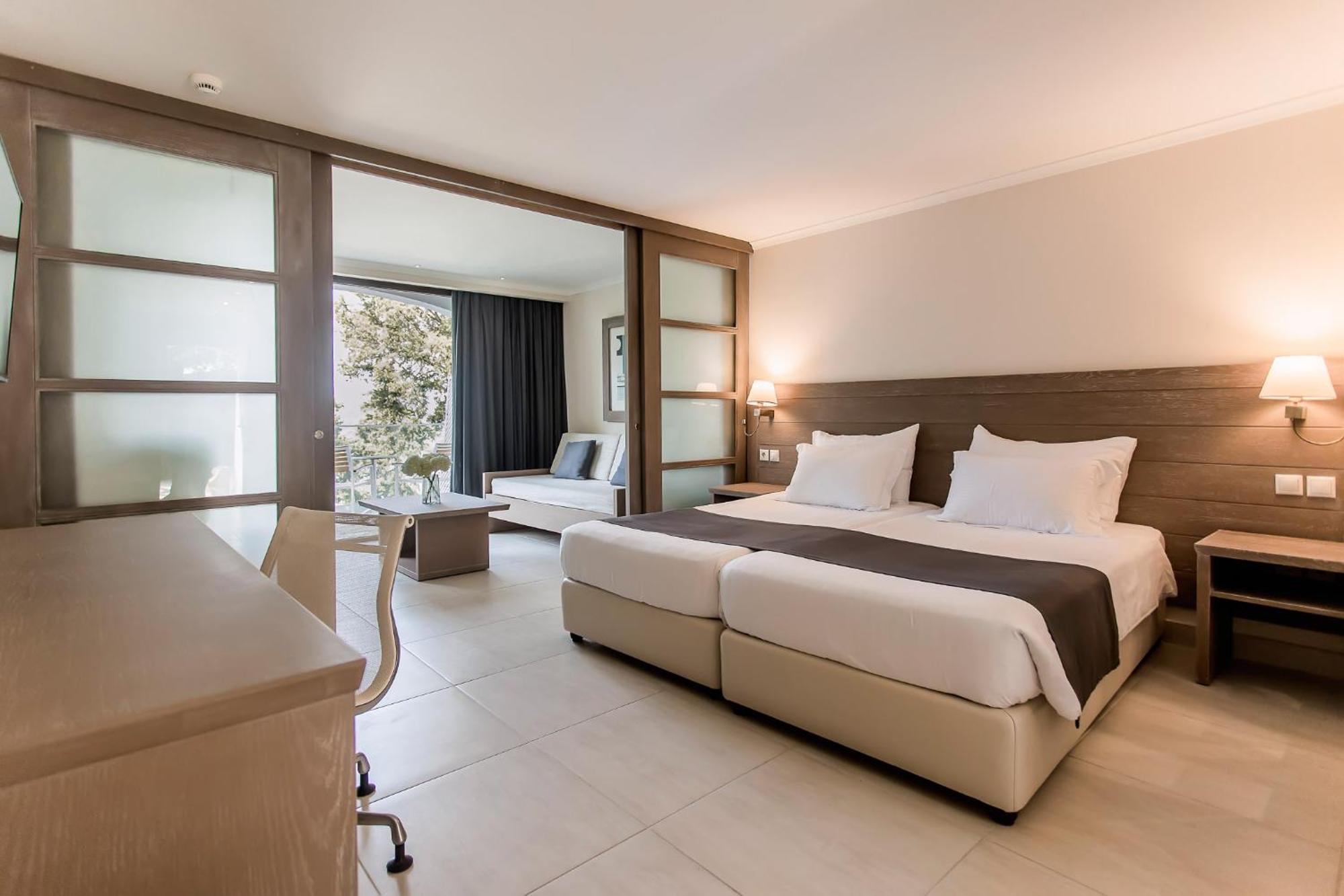 Corfu Holiday Palace Perama  Luaran gambar A room at the hotel