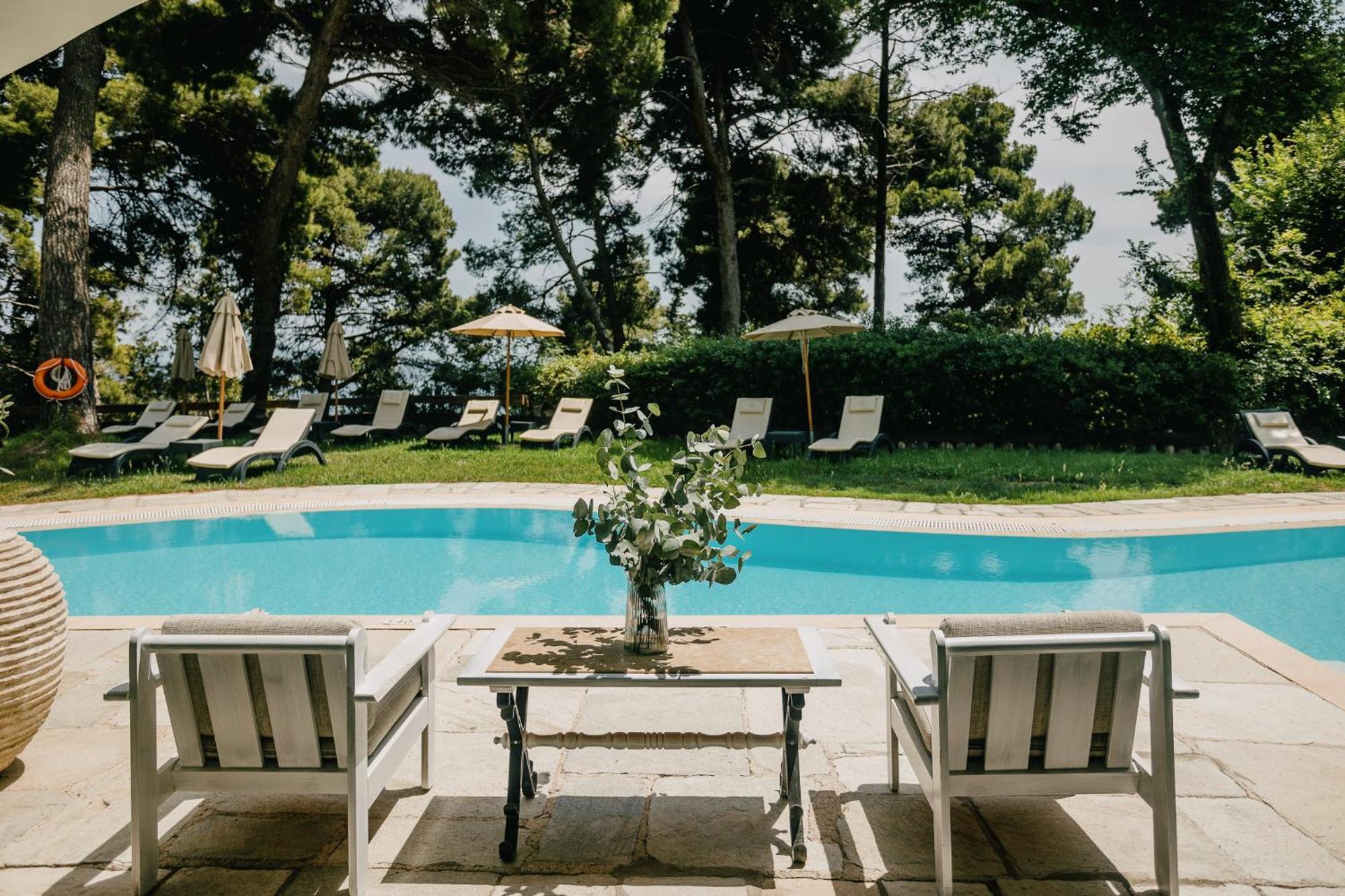 Corfu Holiday Palace Perama  Luaran gambar The swimming pool at the Hotel